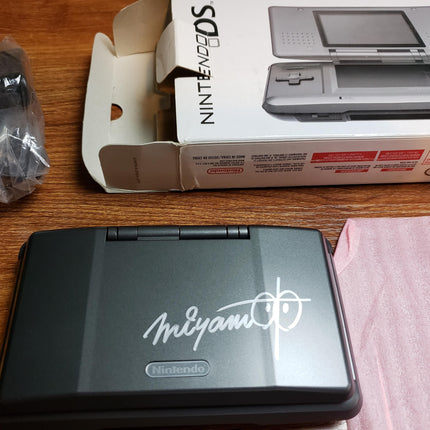 Nintendo DS Graphite - Autographed by Shigeru Miyamoto - Nintendo World 9/25/05 - CIB - Extremely Rare